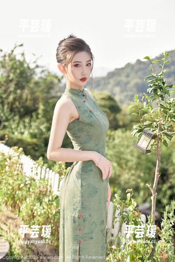 Xiuren秀人网 - 哇，陈芊儿泳池美图再更新，水花四溅真是撩人。