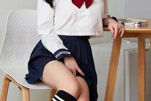 YouMi尤蜜荟 – 小绵羊泳装写真，网盘里居然还有掉落的‘自信’？