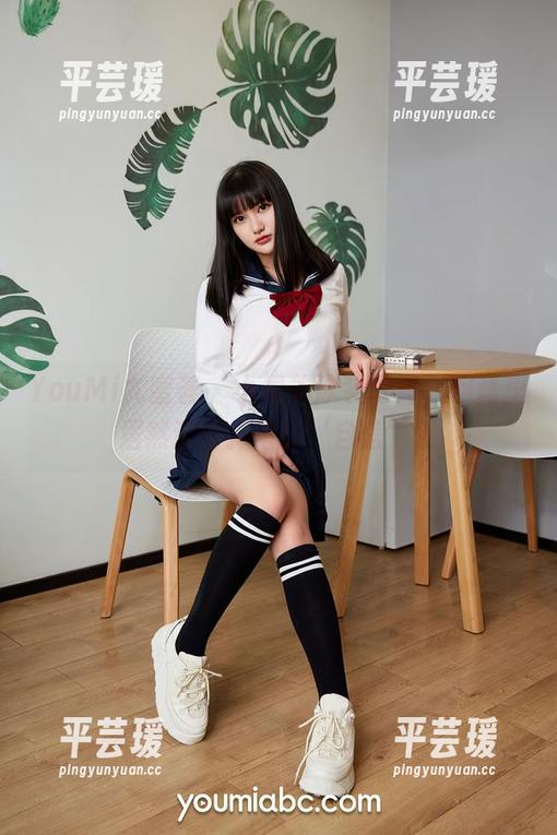 YouMi尤蜜荟 - 小绵羊泳装写真，网盘里居然还有掉落的‘自信’？