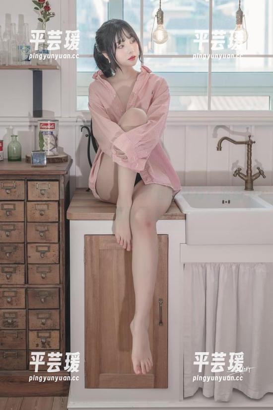 需不需要Yuna(윤아)护士的开方？原图下载随时奉上！