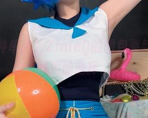 睡衣这种单品，ZinieQ的图包更新让你信服她的选择。