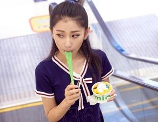 aiss – 若兮最新图册——女孩们的姿态，是干劲十足还是柔情似水？