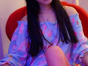 pans – 果汁与美腿的完美邂逅，原来网盘也能变成审美的地方。