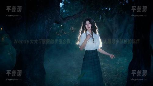 Wendy大大与熊熊的亲密合影，合集里的照片让人想起小时候的玩伴