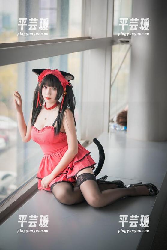 厚重的w黑米粥w与普普通通的牛仔裤，这风格也是够“别致”的，美图我只想说“呵”。