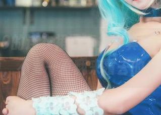 三度_69的连衣裙写真集，真希望能多点新资源，不要一直翻来覆去的老照片！