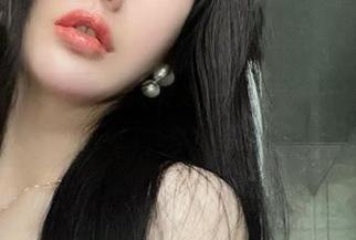 微密圈 – 嘿！5.20付费的不爱笑的赛琳，果然让人想直接下载个够。