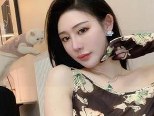 微密圈 – 原图中的不爱笑的赛琳：她的豹纹连体，这波出街可以直接认领代言！