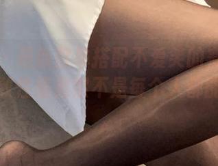 微密圈 – 最新歌单搭配不爱笑的赛琳的图包，极致性感竟然不是每个人都能掌控的。