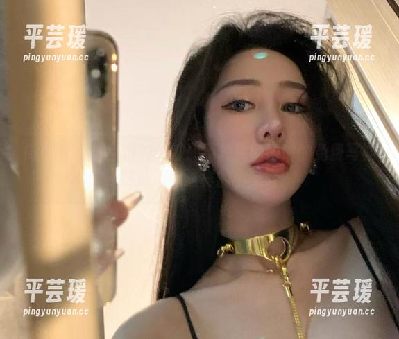 微密圈 - 教室里的闲聊：不爱笑的赛琳的免费写真，谁能拒绝这样的小美好？