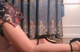 微密圈 – 袭来一阵氛围，肉丝香槟色方扣高跟在丝月神的映衬下，真香！原图速递。