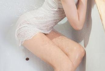 丽柜 – 小智贤的最新照片：镂空加持，谁说空的东西不值得看？