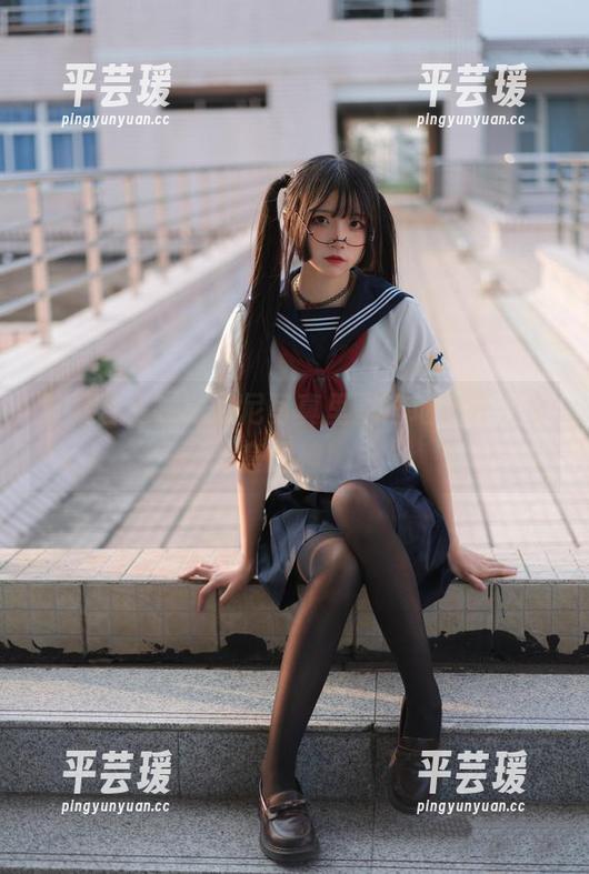 五更百鬼在比基尼写真里飘逸地走开，全套超神！