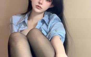 我在想，倦倦喵的免费资源是怎么做到白丝显得这么迷人的？