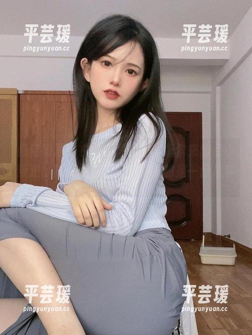 倦倦喵黑内衣高清写真集，偶尔来的点小叛逆，背后藏着的似乎更多的是一份从容。