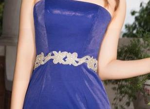 克拉女神 – 套图：依娜丝的家居时光是占有欲的最佳证明，还是逃避现实的无奈？