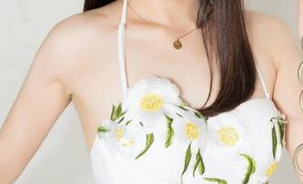 克拉女神 – 僮僮的最新可爱风暴分享，谁说可爱不能上天？