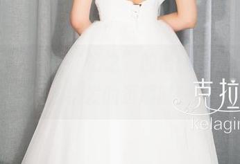 克拉女神 – 看“忆之”的最新图册，一条短裤引发的逗趣时刻。