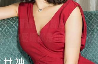 克拉女神 – 谭清清的粉色写真，发现自己每一次眨眼都是粉色的滤镜！