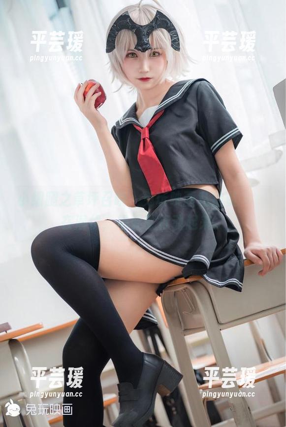 小细腿之草坪召唤，兔玩映画私拍资кәр在潜伏，想要就行动起来。