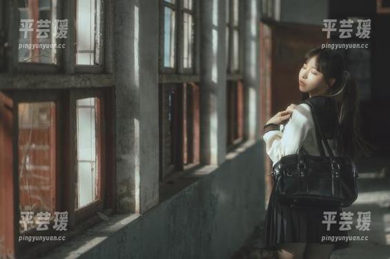 六味帝皇酱与丝袜，照片里藏着微妙的叙述。