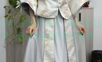 初夏女神 – 明明是依依，偏偏要当民国女神，高清写真果然打破常规。