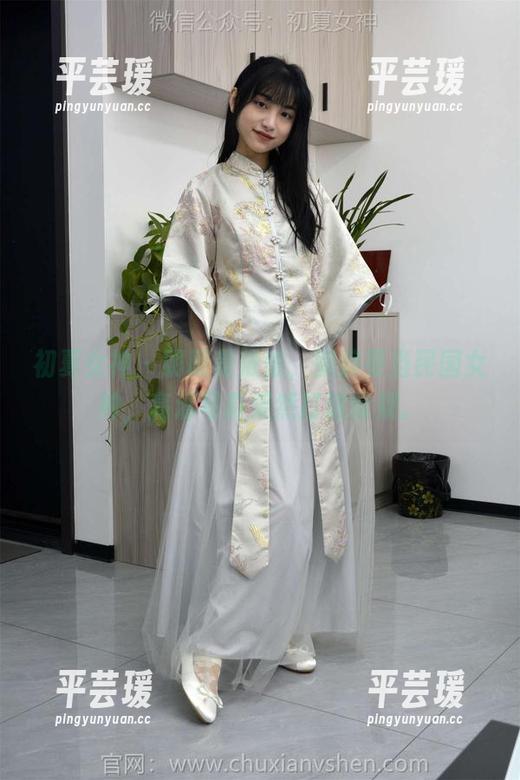 初夏女神 - 明明是依依，偏偏要当民国女神，高清写真果然打破常规。