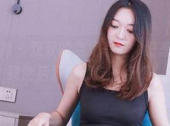 初夏女神 – 双双的空姐写真，好想随手下载然后发个朋友圈点赞！