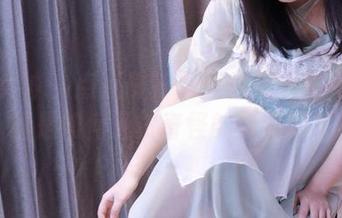 初夏女神 – 点点最新写真集大揭秘：裤里丝是如何拯救奇怪的妖怪的？