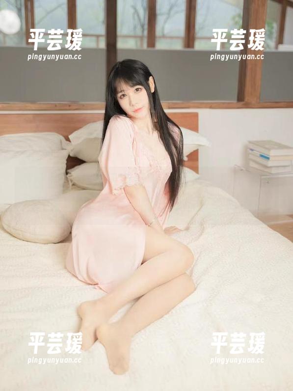 微密圈 - 十万口草莓粥粥写真，别小看这图包，里面的情节能让你想晕头转向！