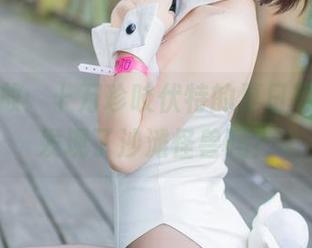 原图慢放：十万珍吱伏特的夏日写真中，发现了沙滩怪兽吗？