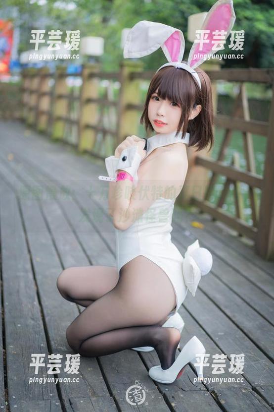 原图慢放：十万珍吱伏特的夏日写真中，发现了沙滩怪兽吗？