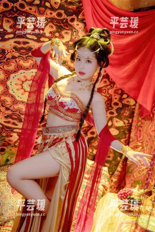 今天的重点：嗷呜虎虎与她的粉色cos合集，谁不想瞅瞅？