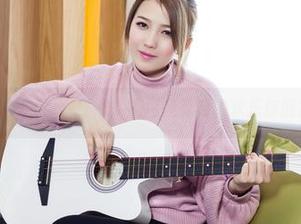 头条女神 – 火儿粉色狂欢，图包里隐藏的欢乐你能找到几处？