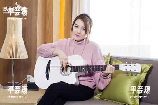 头条女神 - 火儿粉色狂欢，图包里隐藏的欢乐你能找到几处？