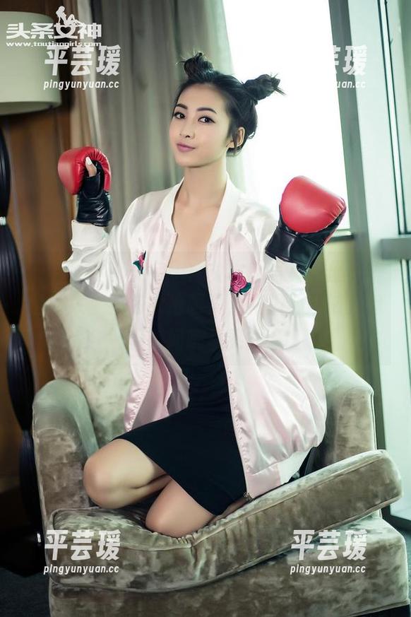 头条女神 - 美会子：兔女郎写真集里的“兔耳朵”实在太抢眼了，真担心她被人追着询问哪里买的。