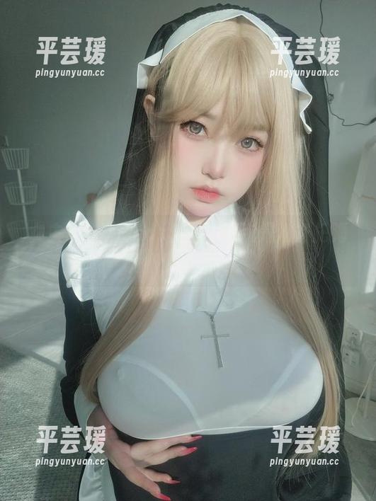 女主K比基尼cos套图，这次是准备把海滩搬到家里吗？