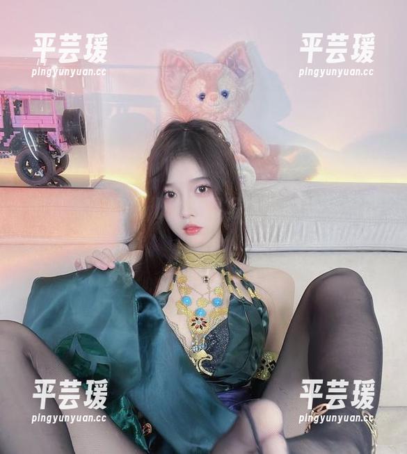 她是小小奶瓶儿，和服写真里的隐秘角落！