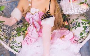 不羁的小野妹子w与复古的尼禄，cos合集带你领略不一样的风景。