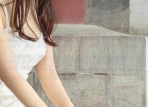 尤果网 – 来免费欣赏琳丽的女王风范，保证比皇宫里的还亮眼！