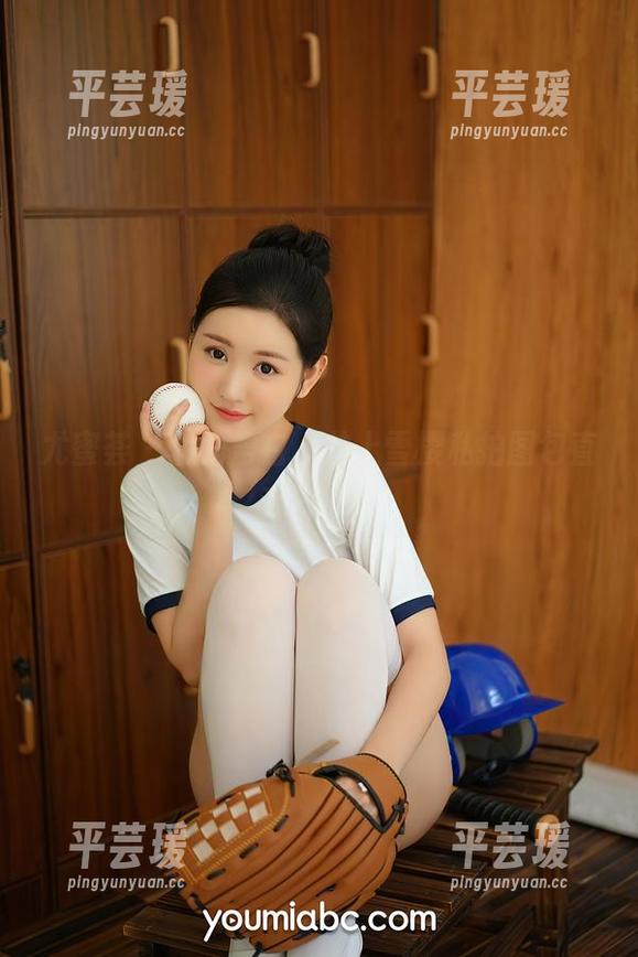 尤蜜荟 - 短裙告白，井上雪樱私拍图包直击内心！