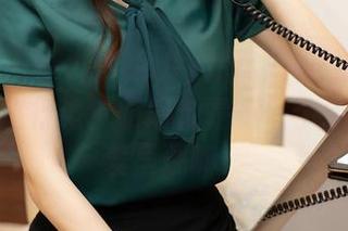 尤蜜荟 – 樱小白baby你这是校园套图还是暑假旅行记？明明都是在一个地方的反差呈现嘛！