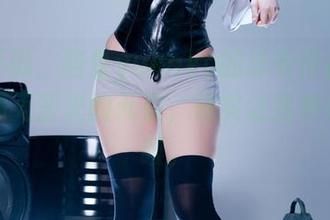 不得不说，屿鱼yukako的泳衣作品，尤其是那无圣光的元素，确实让我多看了几眼。