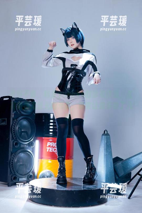 不得不说，屿鱼yukako的泳衣作品，尤其是那无圣光的元素，确实让我多看了几眼。