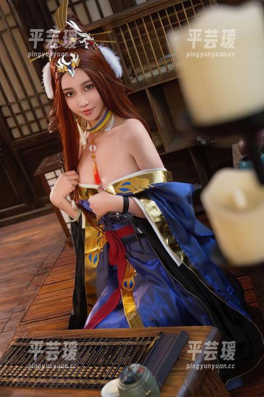 年年Nnian的小红帽，图集中各种反差萌，期待我会不会被“职业”惊艳到。