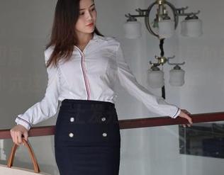 异思趣向 – 不仅仅是某个书蜗居的邻家少女，小六这种高清图包都已经在“书架”上发光了。