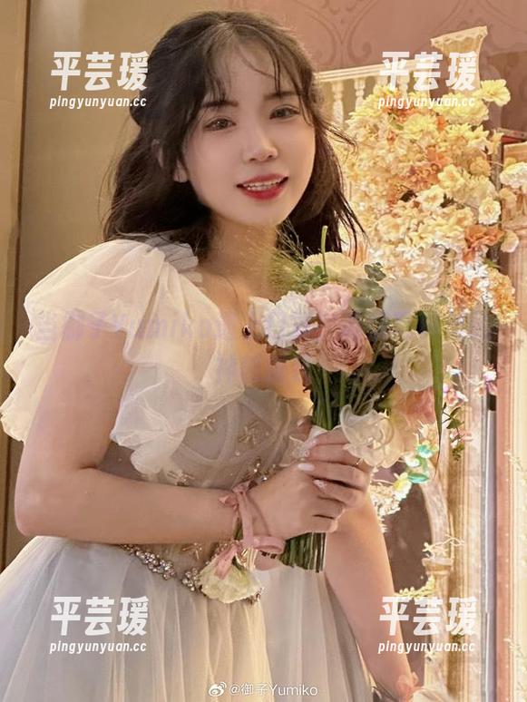 当御子Yumiko遇上口罩，高清写真里的神秘盛装