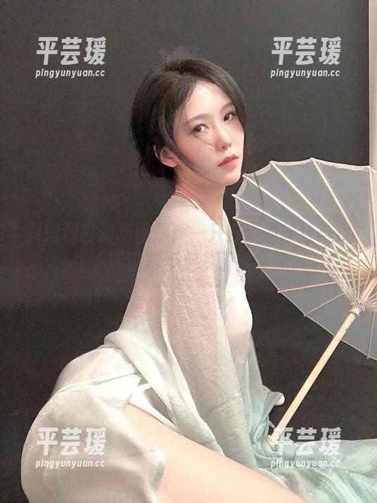 抖娘利世最新图册：一只野猫的轻狂与优雅，听说猫步走多了腿会酸？