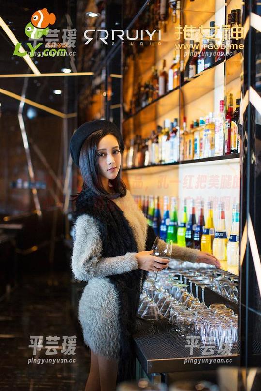 推女神 - 拿下最新作品，孔一红把美腿的定义改写了，简直就是行走的广告牌啊！