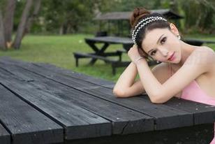 推女神 – 免费图包打开新视野，小小办公室里的汪佩妮有啥新花样？